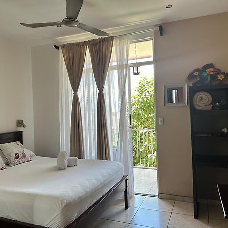 Casa De Lis Hotel & Tourist Info Centre ตูร์เรียลบา ภายนอก รูปภาพ