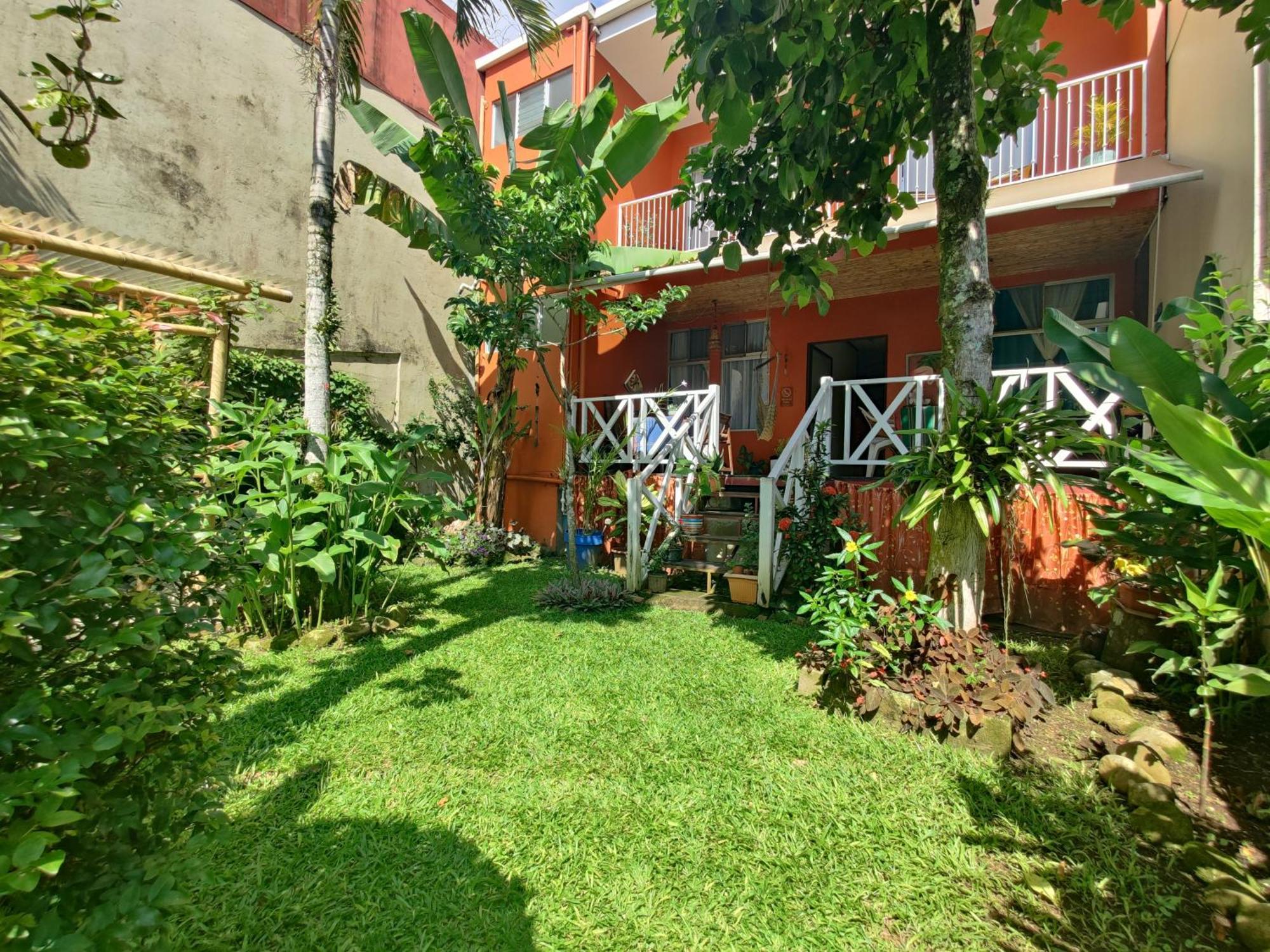 Casa De Lis Hotel & Tourist Info Centre ตูร์เรียลบา ภายนอก รูปภาพ