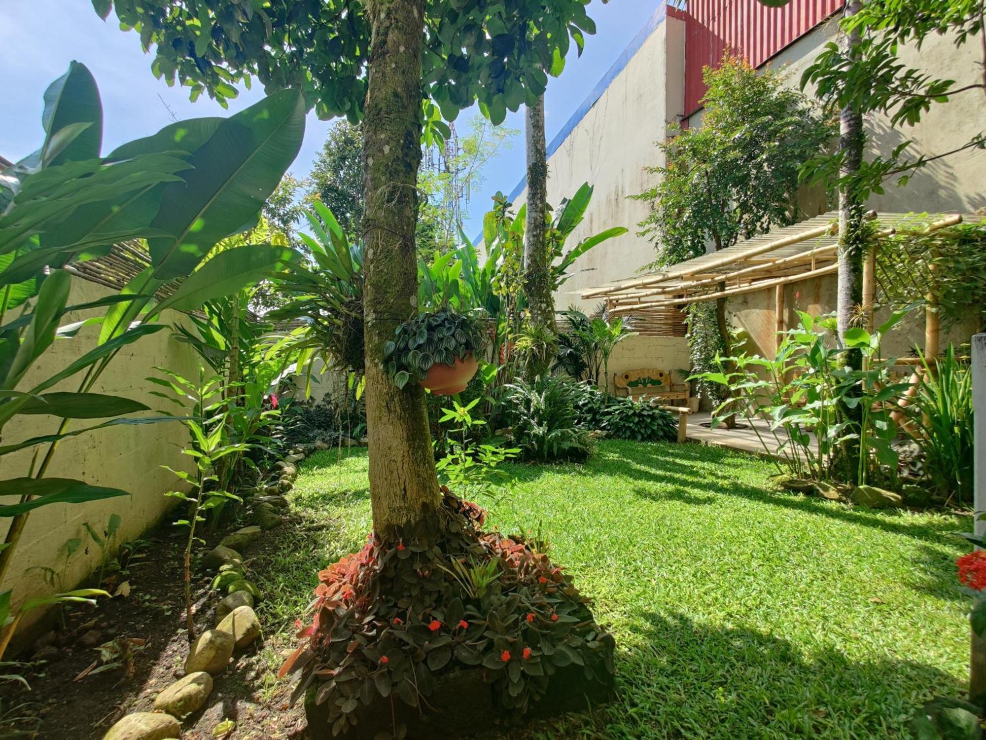 Casa De Lis Hotel & Tourist Info Centre ตูร์เรียลบา ภายนอก รูปภาพ